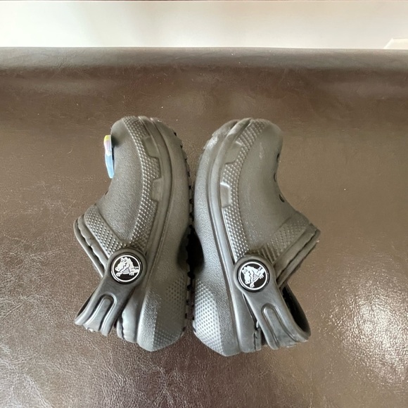 Crocs black fleece lined slip on mules clogs  with charms size child 4 - Picture 7 of 17